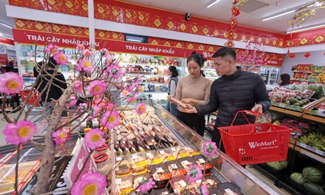 Thị trường ngày 28 Tết sôi động, khách đến siêu thị tăng 100%