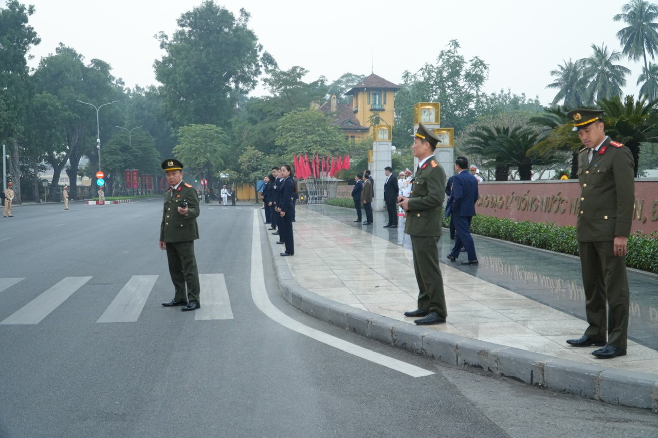 C&aacute;n bộ v&agrave; chiến sĩ Trung đo&agrave;n 375 bảo vệ mục ti&ecirc;u