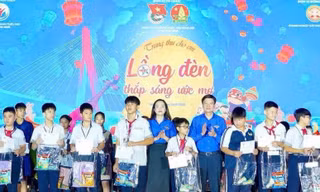 Tỉnh Đoàn Ninh Bình - Doanh nghiệp Xây dựng Xuân Trường tổ chức 'Trung thu cho em - Lồng đèn thắp sáng ước mơ' 
