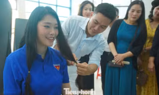 Bạn trẻ chung tay mang mái tóc mới đến bệnh nhân ung thư
