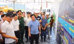 Chủ tịch UBND tỉnh An Giang Hồ Văn Mừng kiểm tra tiến độ các dự án phục vụ APEC tại Phú Quốc cách đây hơn 2 tuần. Ảnh: Nhật Huy.