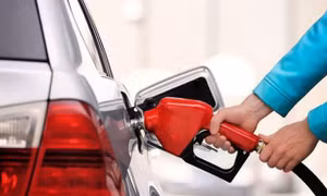 Giá xăng dầu tăng giảm đan xen từ tối nay.