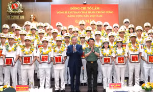 Tổng Bí thư Tô Lâm gặp mặt gương điển hình tiên tiến trong lực lượng Công an nhân dân.