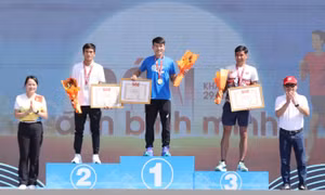 Vận động viên chạy 10km hệ tuyển xuất phát