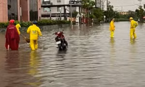 Hà Nội kiểm tra hệ thống chống ngập mới sau trận mưa gây ngập úng cục bộ