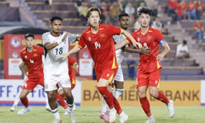 U23 Việt Nam: Viktor Lê ghi điểm với ông Kim Sang-sik 