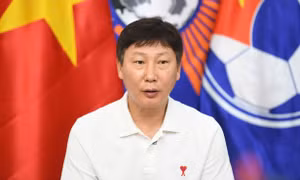 HLV Kim Sang-sik khẳng định đội tuyển Việt Nam cần tập trung tối đa dù đang dẫn đối thủ 2-0 sau trận lượt đi (ảnh Ngọc Tú)