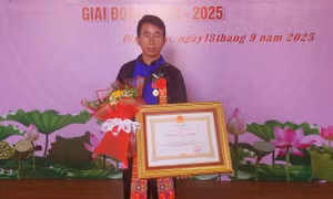 Tặng Huân chương Lao động hạng Nhất cho Trưởng bản Mùa A Thi cứu 90 người