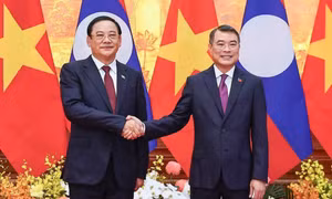  Việt Nam - Lào ưu tiên thúc đẩy kết nối hạ tầng cứng và hạ tầng mềm