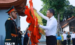 Thủ tướng Lê Minh Hưng dâng hương, tri ân các Anh hùng liệt sĩ tại Lạng Sơn