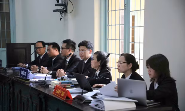 Xét xử vụ tai nạn làm chết nữ sinh ở Vĩnh Long: Tranh luận gay gắt việc không cấp cứu nạn nhân