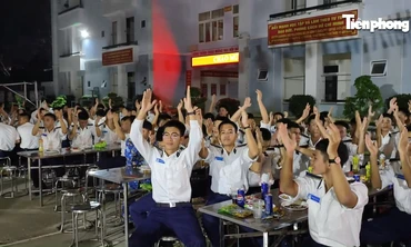 Sĩ quan Hải quân tương lai với sắc xuân nơi phố biển Nha Trang