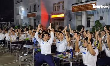 Sĩ quan Hải quân tương lai với sắc xuân nơi phố biển Nha Trang