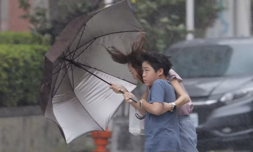 Trung Quốc sơ tán 1,8 triệu người vì siêu bão Bavi