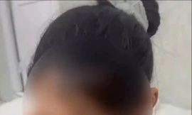 Bị đe doạ, nữ sinh tự nhốt mình trong phòng khách sạn