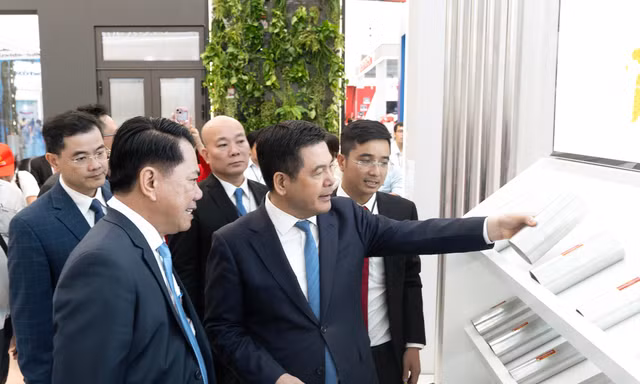 Tập đoàn Hoa Sen giới thiệu sản phẩm siêu bền tại triển lãm 80 năm thành tựu đất nước