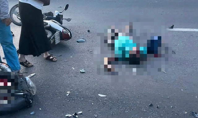 Va chạm xe máy trên quốc lộ, người bán vé số cùng nữ công nhân tử vong