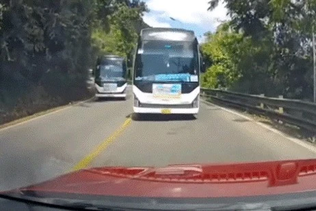 Xử phạt 2 tài xế vượt ẩu từ clip, hình ảnh người dân cung cấp 