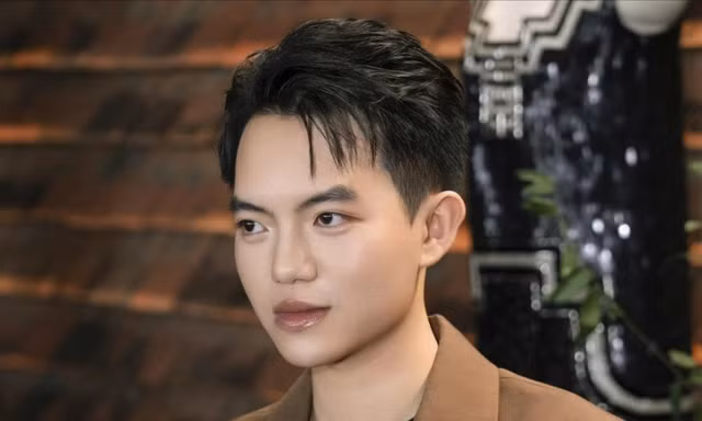 Tôn vinh tranh Nguyễn Gia Trí trên sàn diễn quốc tế