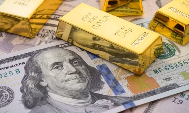 Vàng trượt giá, USD tăng mạnh sau quyết định của Fed