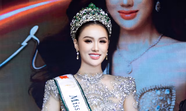 Á hậu Trịnh Mỹ Anh tự xin đi thi Hoa hậu Trái Đất