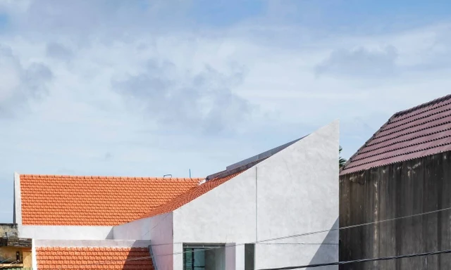 Mái ngói truyền thống trong khối kiến trúc hiện đại