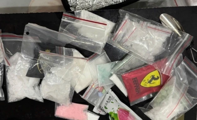 Ném vali chứa hơn 2,7kg ma túy vào nhà nguyên Bí thư Đảng ủy xã phi tang