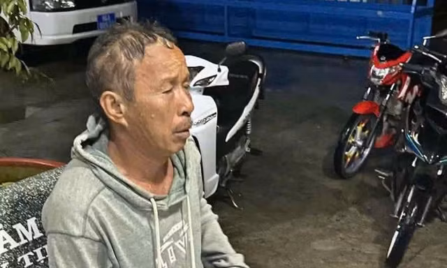Ông Khánh thời điểm được người dân cứu.