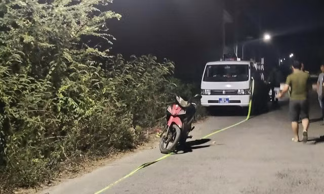 Phát hiện người đàn ông tử vong trong bụi cây ven đường 