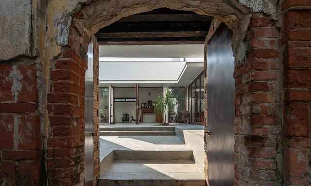 Ngôi nhà với chiếc cổng đặc biệt ở làng Ngọc Hồi