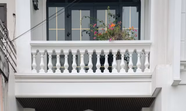 Ngôi nhà 102m2 gây thương nhớ với cổng lợp ngói lưu ly