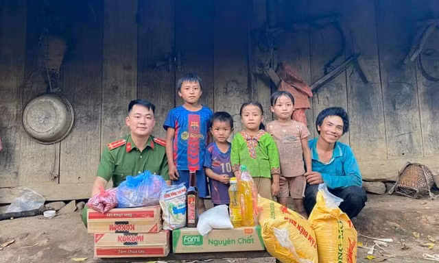 Chiến sĩ công an ở Điện Biên chăm nuôi hơn 20 em nhỏ