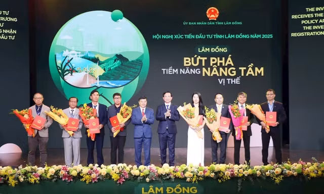 Lâm Đồng trao chứng nhận đầu tư cho 9 doanh nghiệp với tổng số vốn trên 35.000 tỷ đồng 