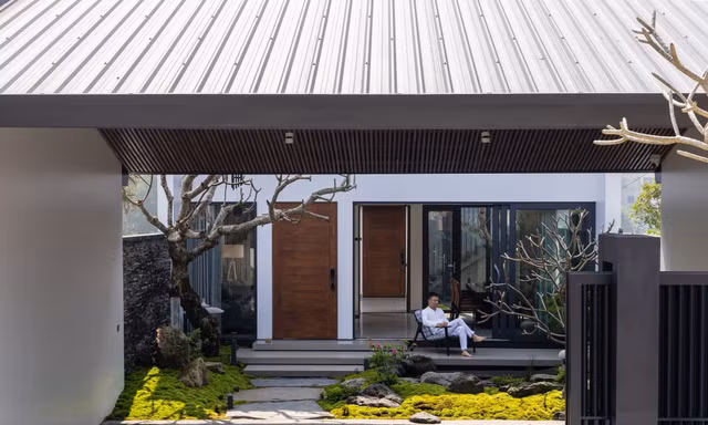 Bốn khối nhà được nối liền bằng các khoảng sân