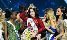 Cận cảnh bộ váy đăng quang nhìn qua ngỡ "áo dài cưới" của tân Miss Universe 2025
