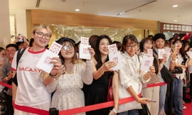 Giới trẻ Sài Gòn háo hức "check-in" với kính mắt thời thượng tại JINS Saigon Centre 