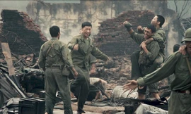 "Mưa Đỏ" vượt "Bộ Tứ Báo Thủ" trở thành phim Việt ăn khách nhất phòng vé 2025