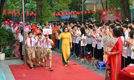 Hà Nội: Nhìn lại ngày khai trường rộn rã của thầy cô và học trò trường THCS Vân Hồ