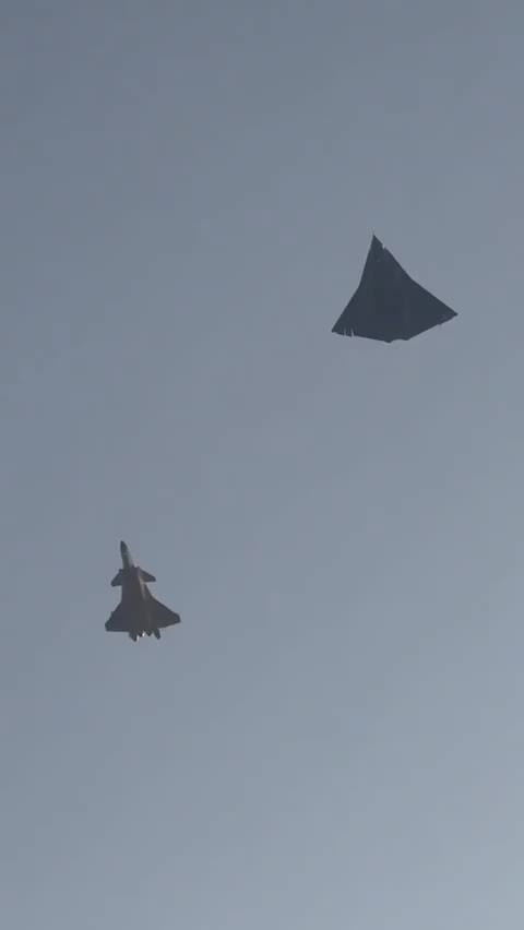 Hai siêu tiêm kích của Trung Quốc cùng xuất hiện trong một khung hình | Báo  điện tử Tiền Phong