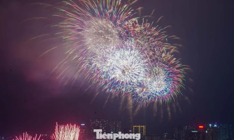 Hoành tráng màn tổng duyệt pháo hoa lớn nhất từ trước tới nay ở Hà Nội