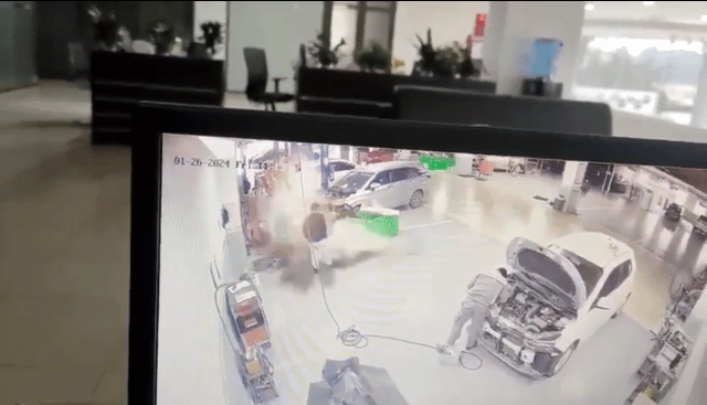 Hình ảnh vụ nổ bình dầu thải khiến một người bị thương nặng