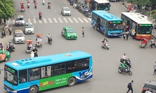 Hà Nội điều chỉnh nhiều tuyến buýt phục vụ tổng hợp luyện diễu binh, diễu hành