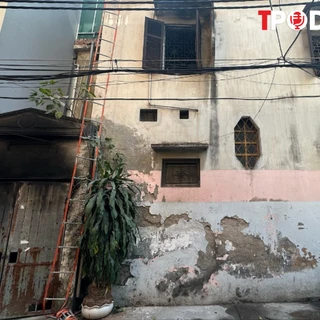 NÓNG 7/1: Nhân chứng vụ cháy nhà 3 tầng ở Hà Nội: Nạn nhân đu thang dây thoát hiểm