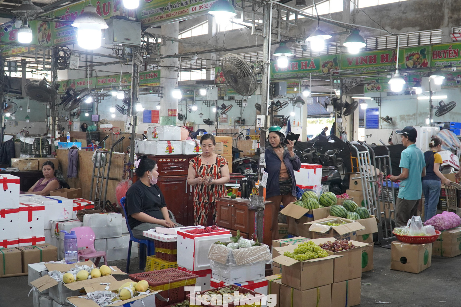 Tiểu thương chợ đầu mối 'đứng ngồi không yên' vì cước phí phi mã