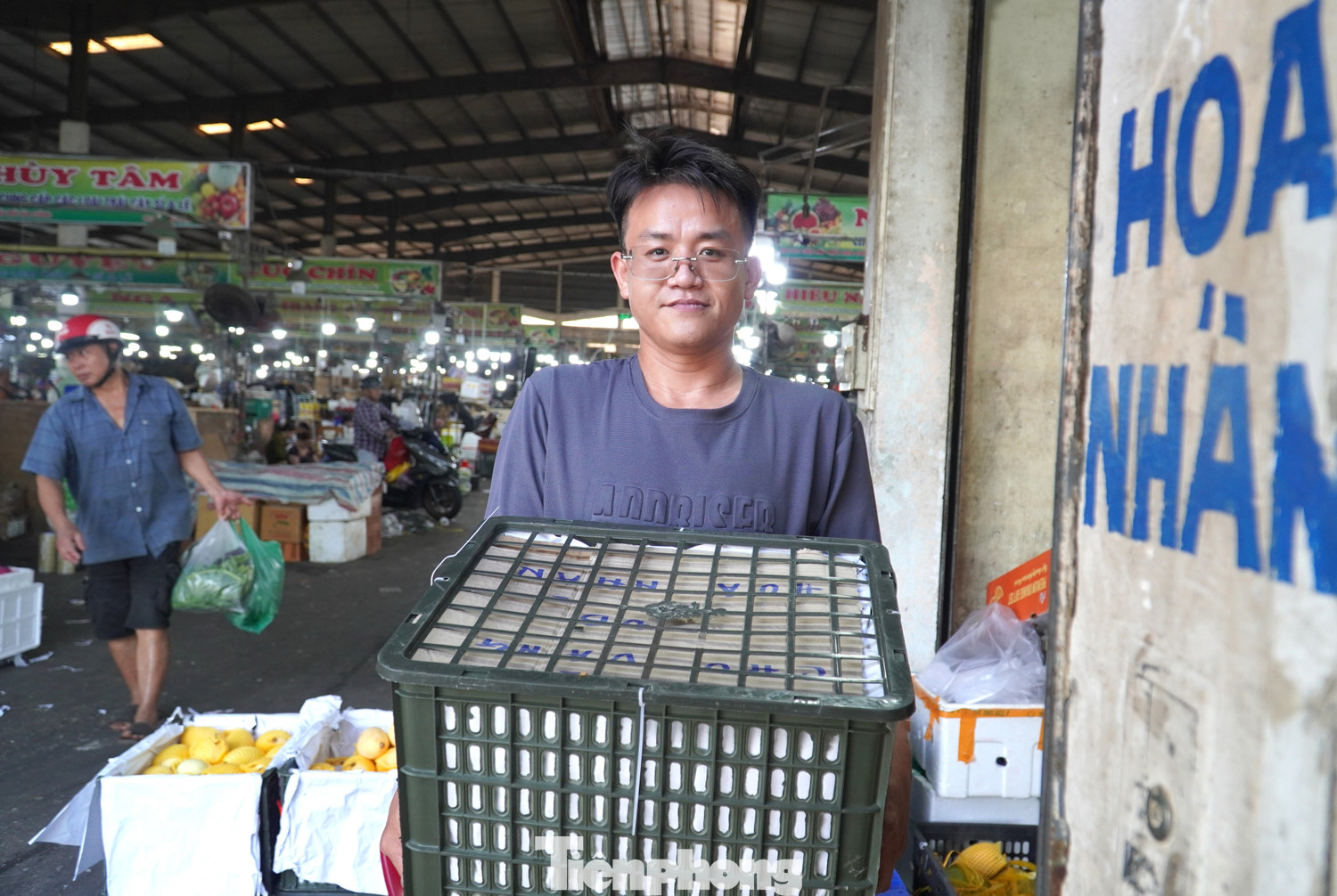 Tiểu thương chợ đầu mối 'đứng ngồi không yên' vì cước phí phi mã