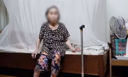 Hà Nội yêu cầu làm rõ vụ bà cụ 87 tuổi được khiêng đến phường Bạch Mai làm thủ tục hành chính