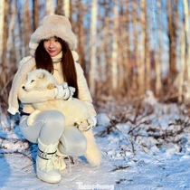 Độc lạ dịch vụ ôm cáo tuyết tại 'thủ phủ băng giá' Cáp Nhĩ Tân