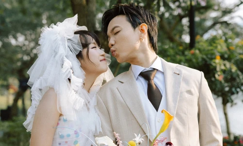 Hậu công khai bà xã, Hoàng Dũng: 'Tôi không tìm được lời giải đáp thỏa đáng cho chuyện tình cảm của mình'