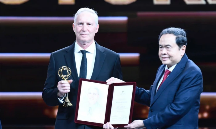 Bốn nhà khoa học nghiên cứu vắc xin HPV thắng giải cao nhất VinFuture 2025