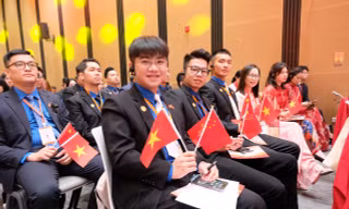 Các đại biểu thanh niên Việt Nam tham gia Diễn đàn Thanh niên Việt – Trung “Kế thừa nguồn gen đỏ”Ảnh: Lưu Trinh 